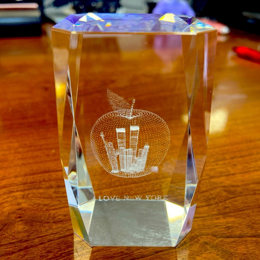 Crystal Glass 3D Laser The Big Apple World Trade Ctr I Love NY Art Paperweight